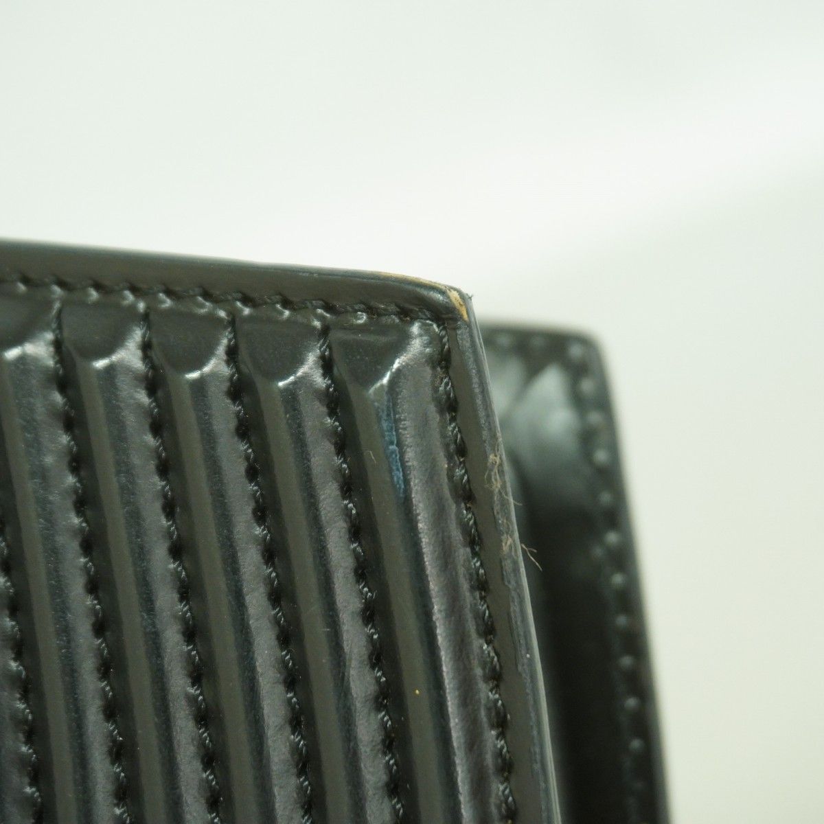 Louis Vuitton Shoulder Bag Epi Preble Noir — view 8