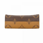 Louis Vuitton Tote Monogram Giant Reverse On The Go MM Brown 2-Way — view 3