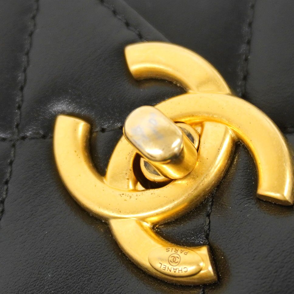 Chanel Shoulder Bag Quilted Lambskin Black Gold — view 9