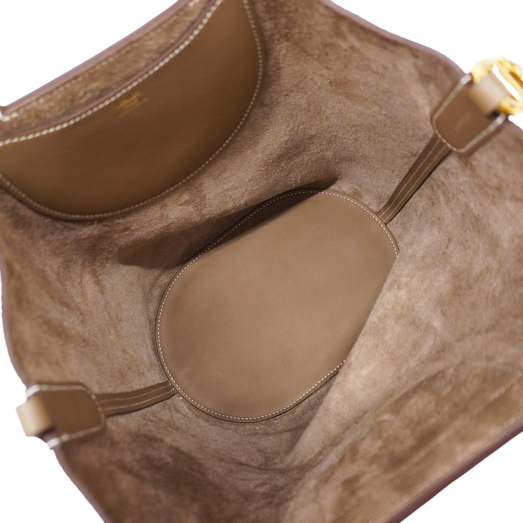 Hermes Handbag in the Loop 23 Taurillon Clemence Etoupe Gold — view 4