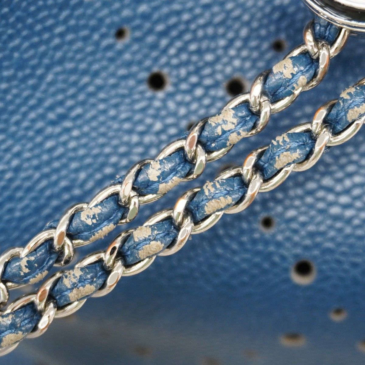 Chanel Shoulder Bag Caviar Leather Blue Silver — view 7