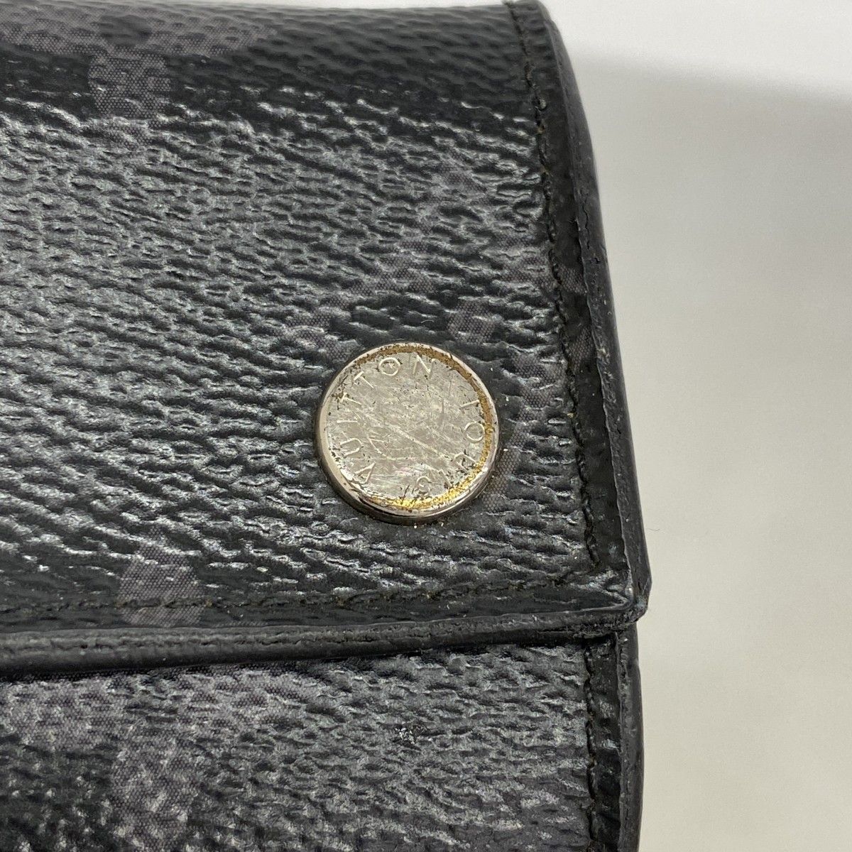 Louis Vuitton Trifold Wallet Monogram Eclipse Discovery Compact Black — view 7