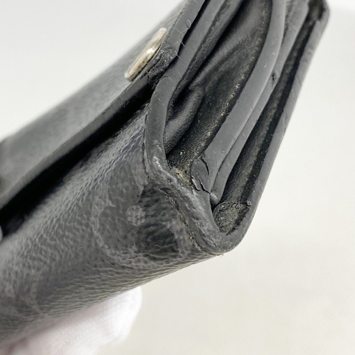Louis Vuitton Trifold Wallet Monogram Eclipse Discovery Compact Black — view 5
