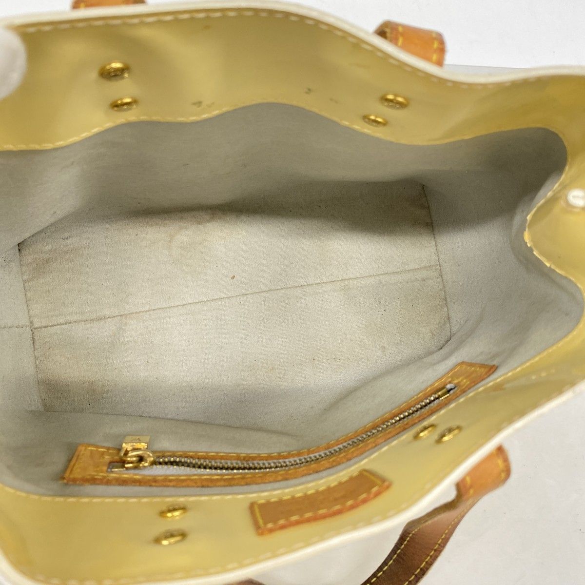 Louis Vuitton Handbag Vernis Reed PM Gray — view 4
