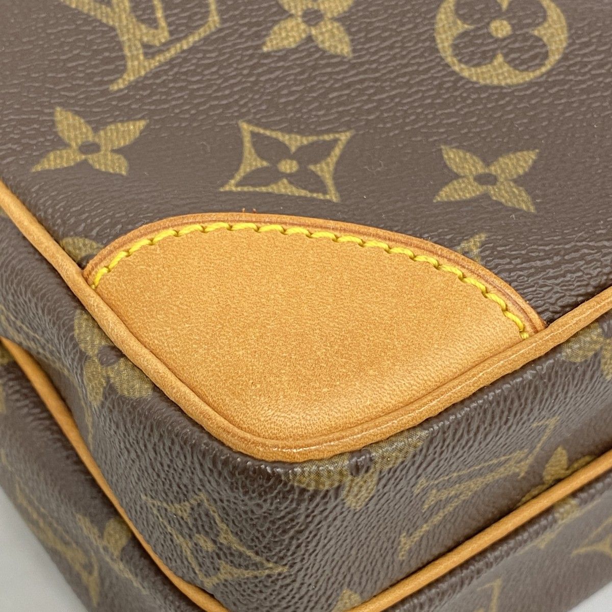 Louis Vuitton Shoulder Bag Monogram Amazon Brown — view 7