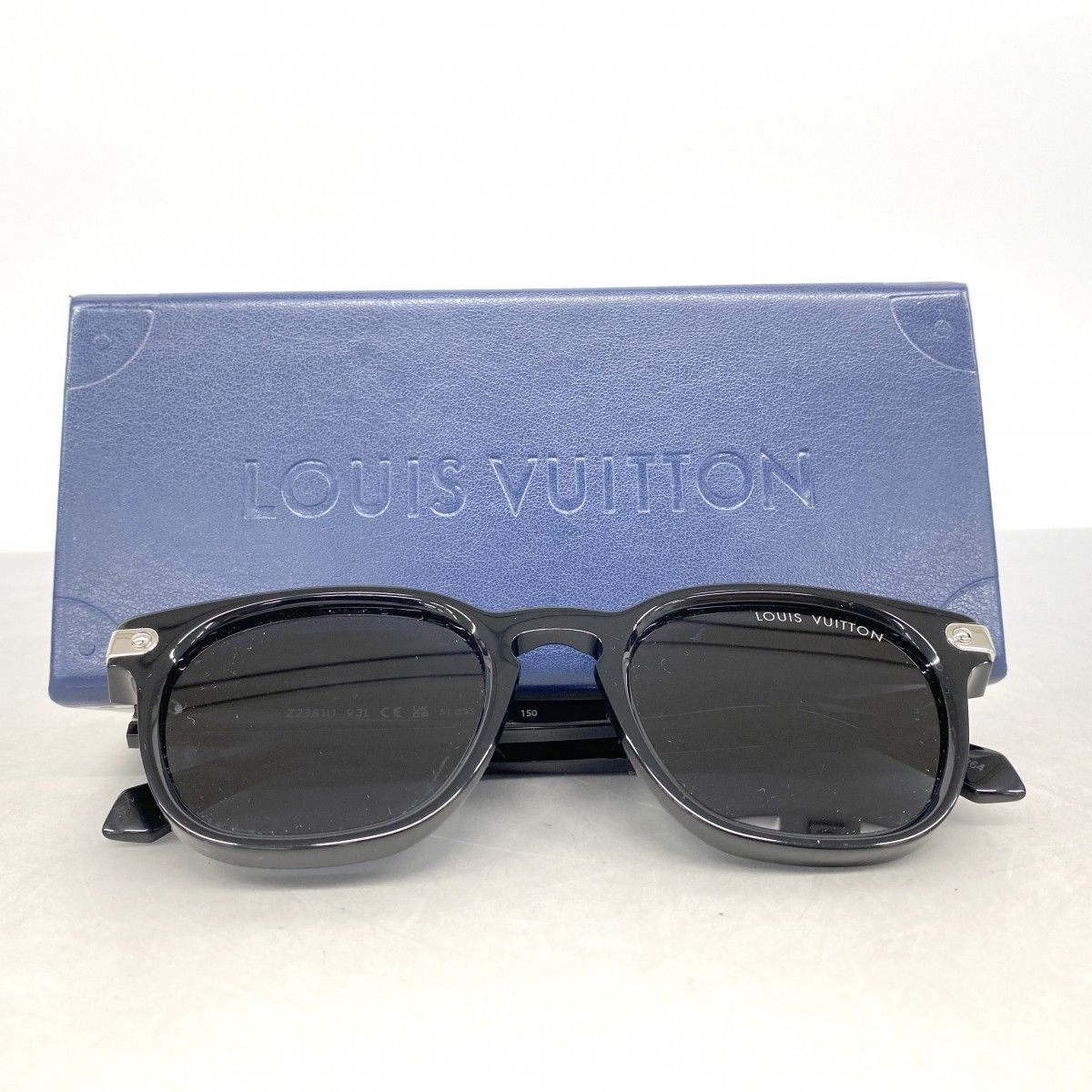 Louis Vuitton Sunglasses LV Signature Square Round Noir Eyewear — view 7