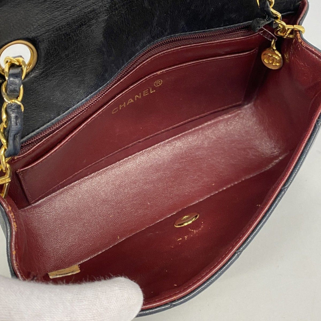 Chanel Shoulder Bag Diana Lambskin Black Gold — view 4