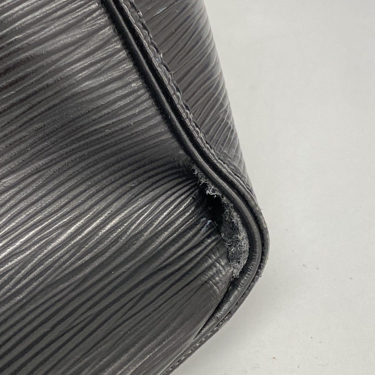 Louis Vuitton Boston Bag Epi Keepall 50 Noir — view 6