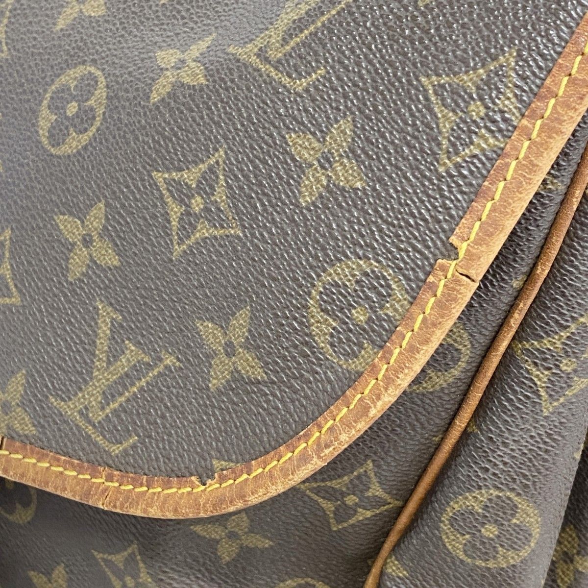 Louis Vuitton Shoulder Bag Monogram Saumur 35 Brown — view 7