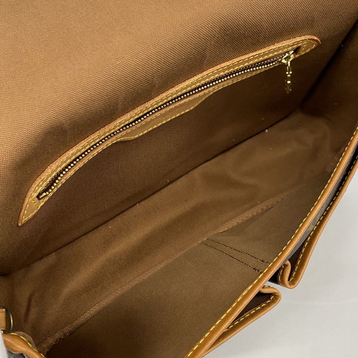Louis Vuitton Shoulder Bag Monogram Givesiere MM Brown — view 4