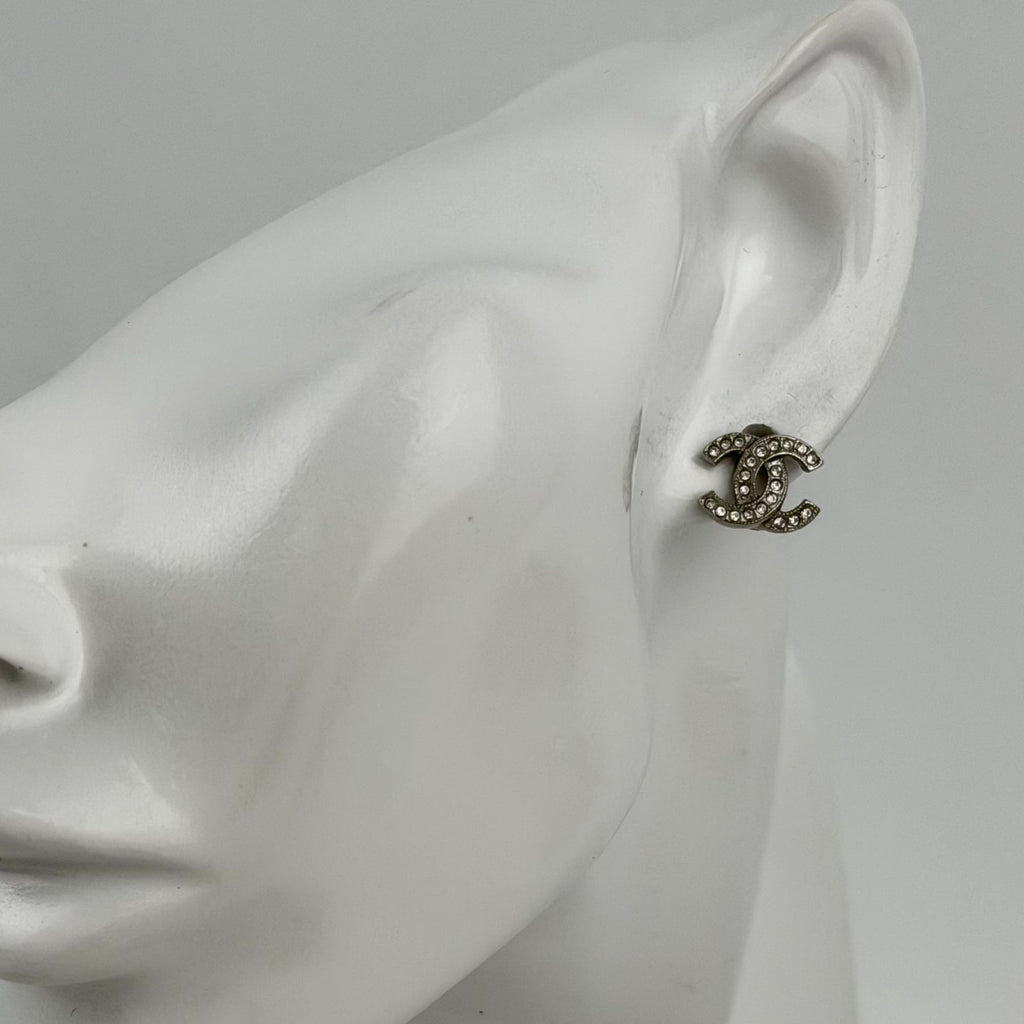 Chanel CC Logo Single Pierced Earrings Plated Rhinestone Silver Vintage — view 2
