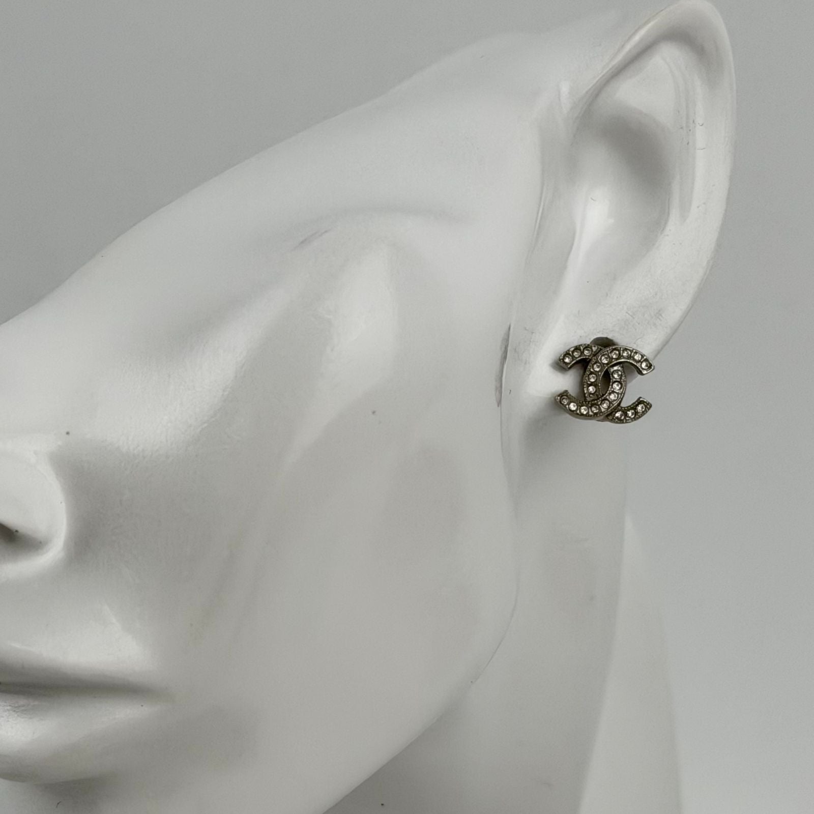 Chanel CC Logo Single Pierced Earrings Plated Rhinestone Silver Vintage — view 2