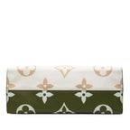 Louis Vuitton Monogram Giant On The Go GM Tote White Green Beige Leather — view 3