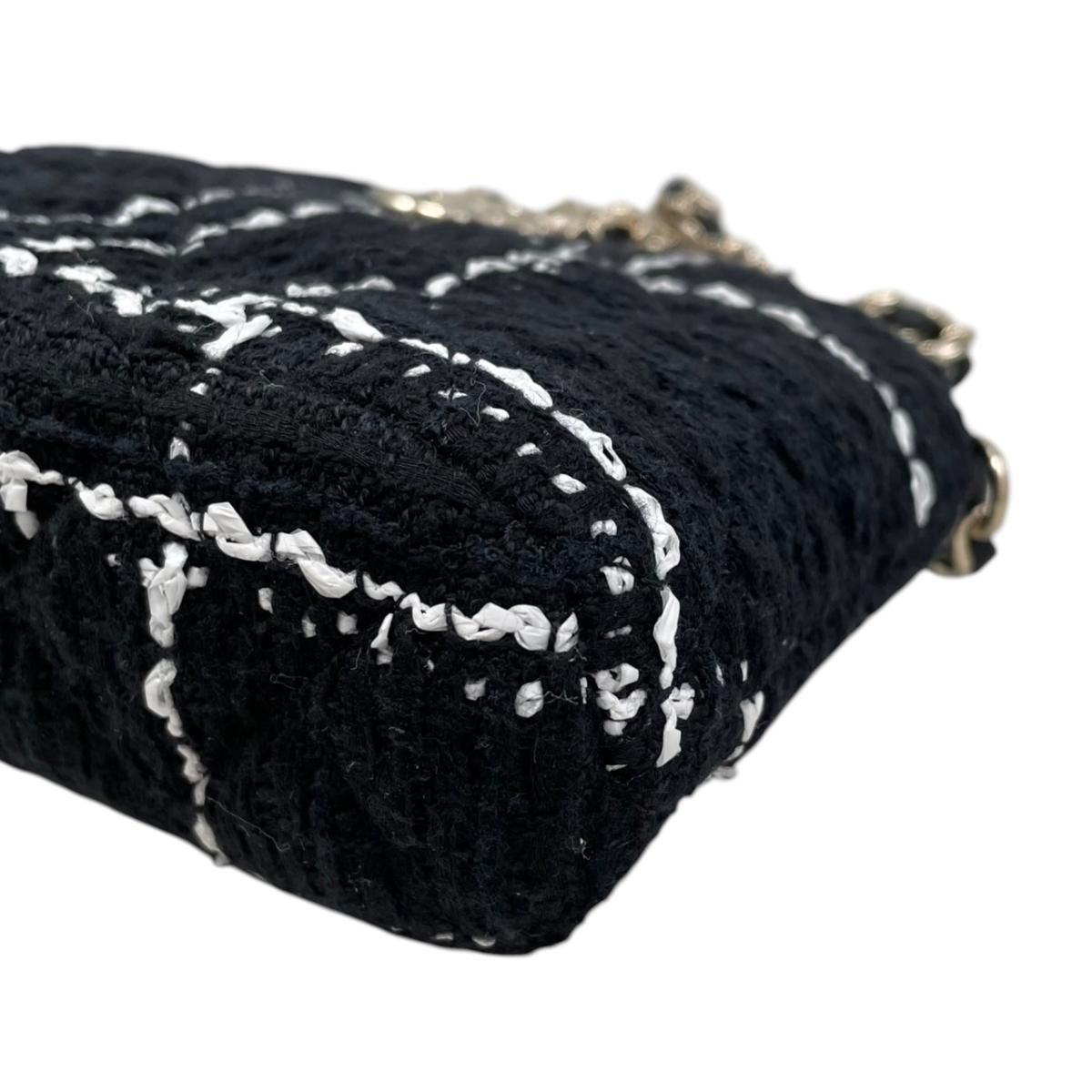 Chanel Shoulder Bag Tweed Chain CC Logo Black White Gold — view 7