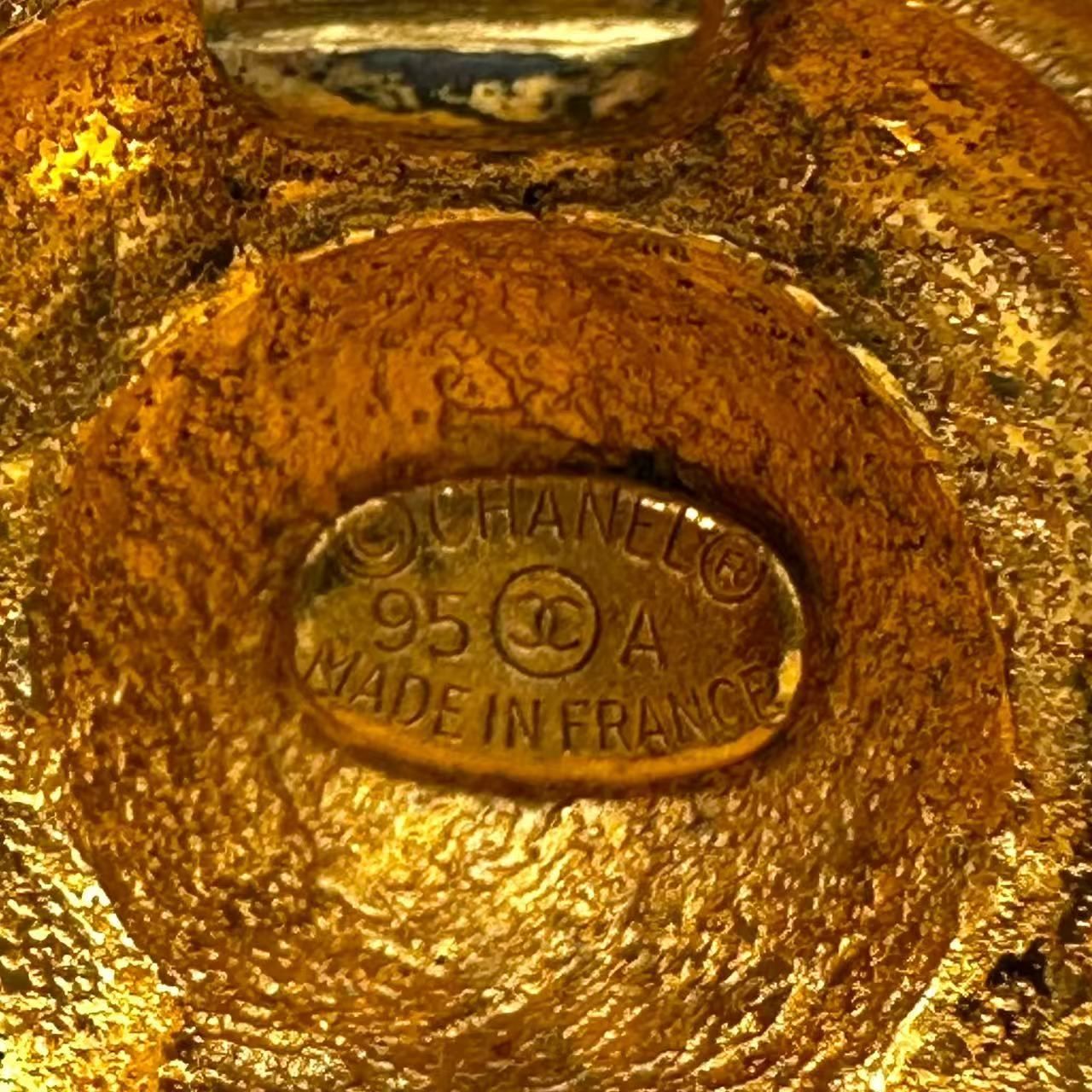 Chanel Vintage Earrings Logo Round — view 4