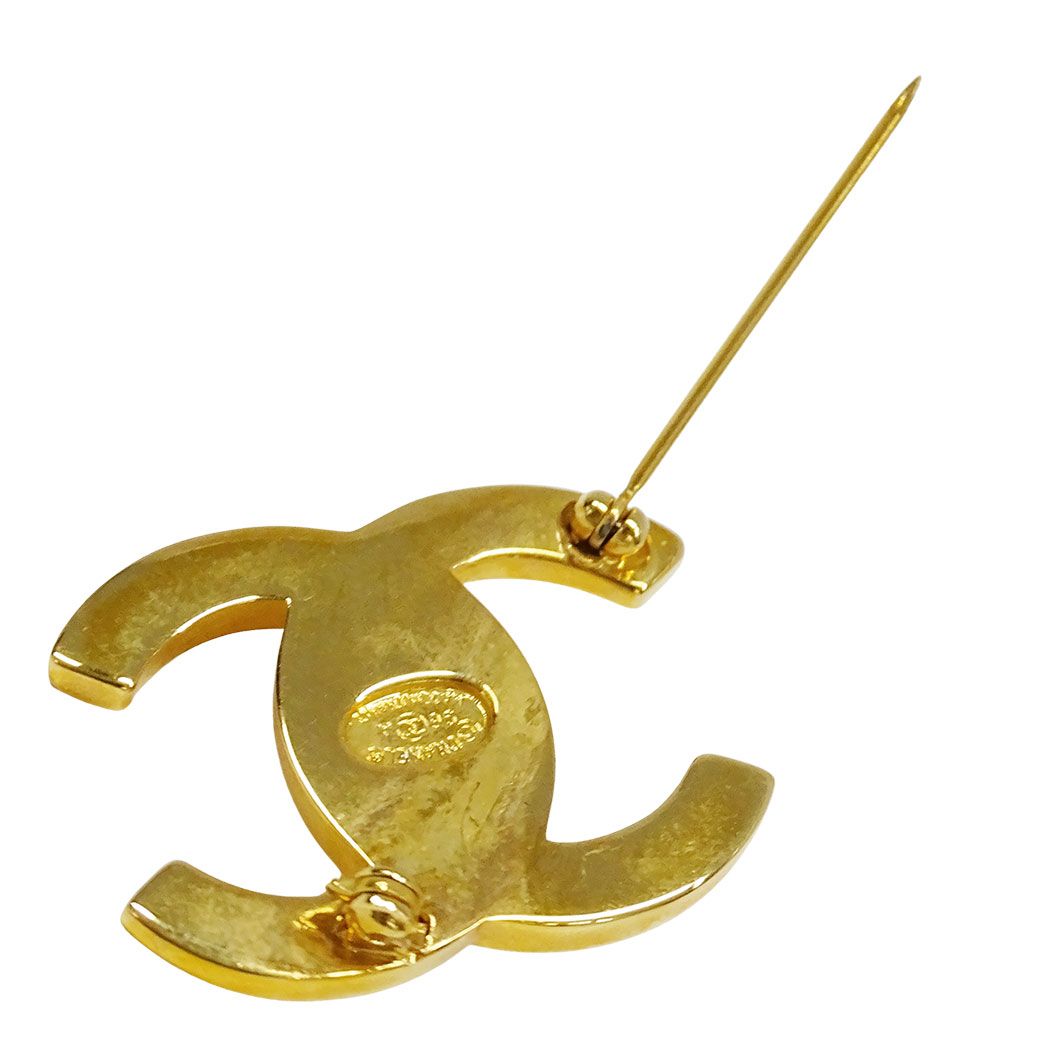 Chanel Brooch Turnlock Gold Logo Vintage — view 4