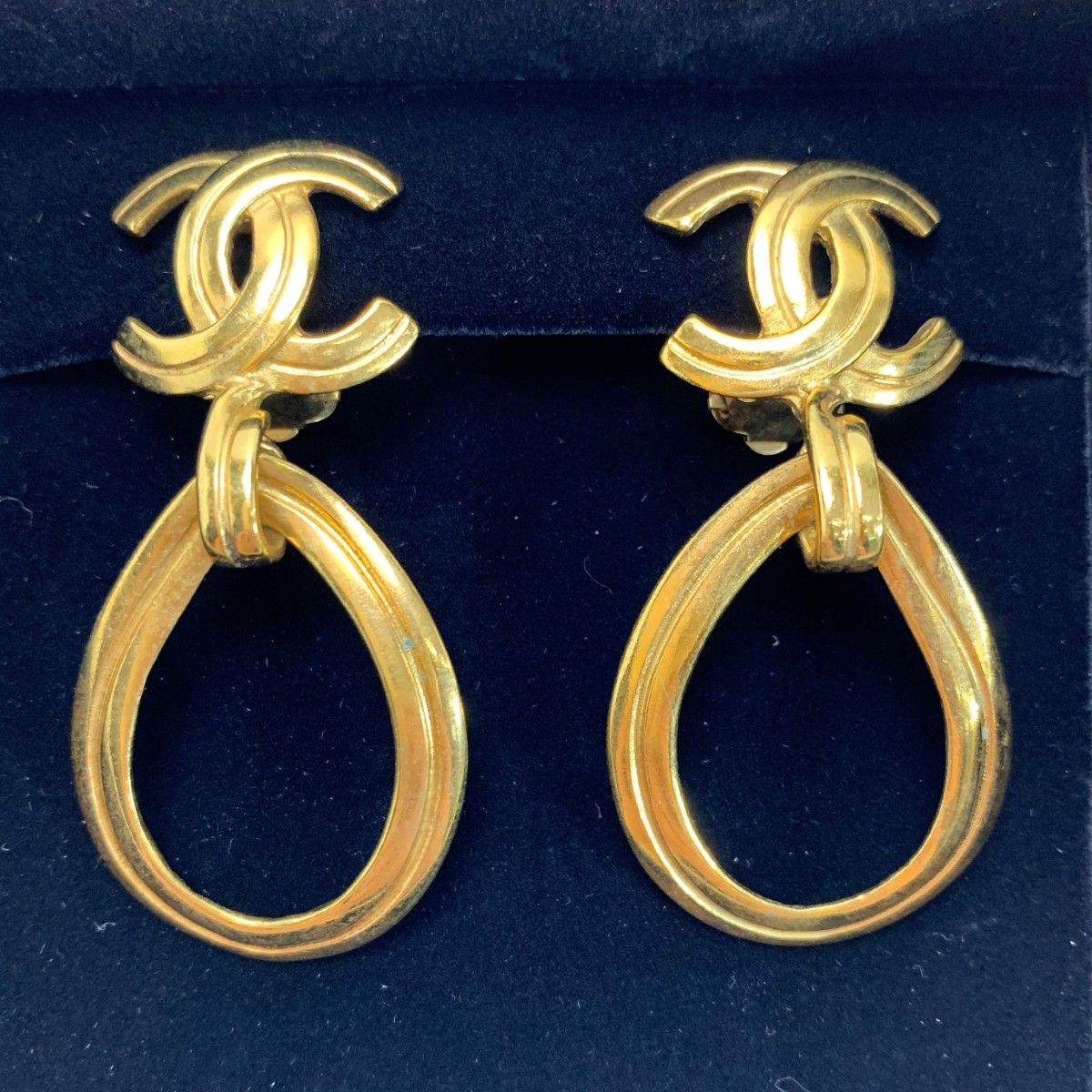 Chanel Earrings Teardrop Motif Gold — view 2