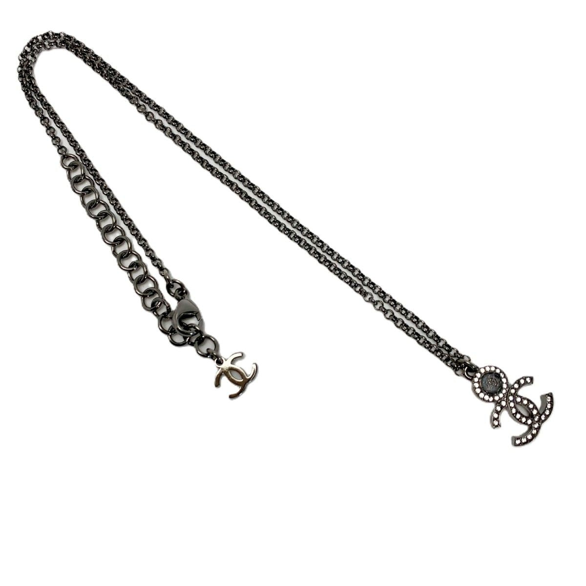 Chanel Necklace CC Logo Silver — view 4