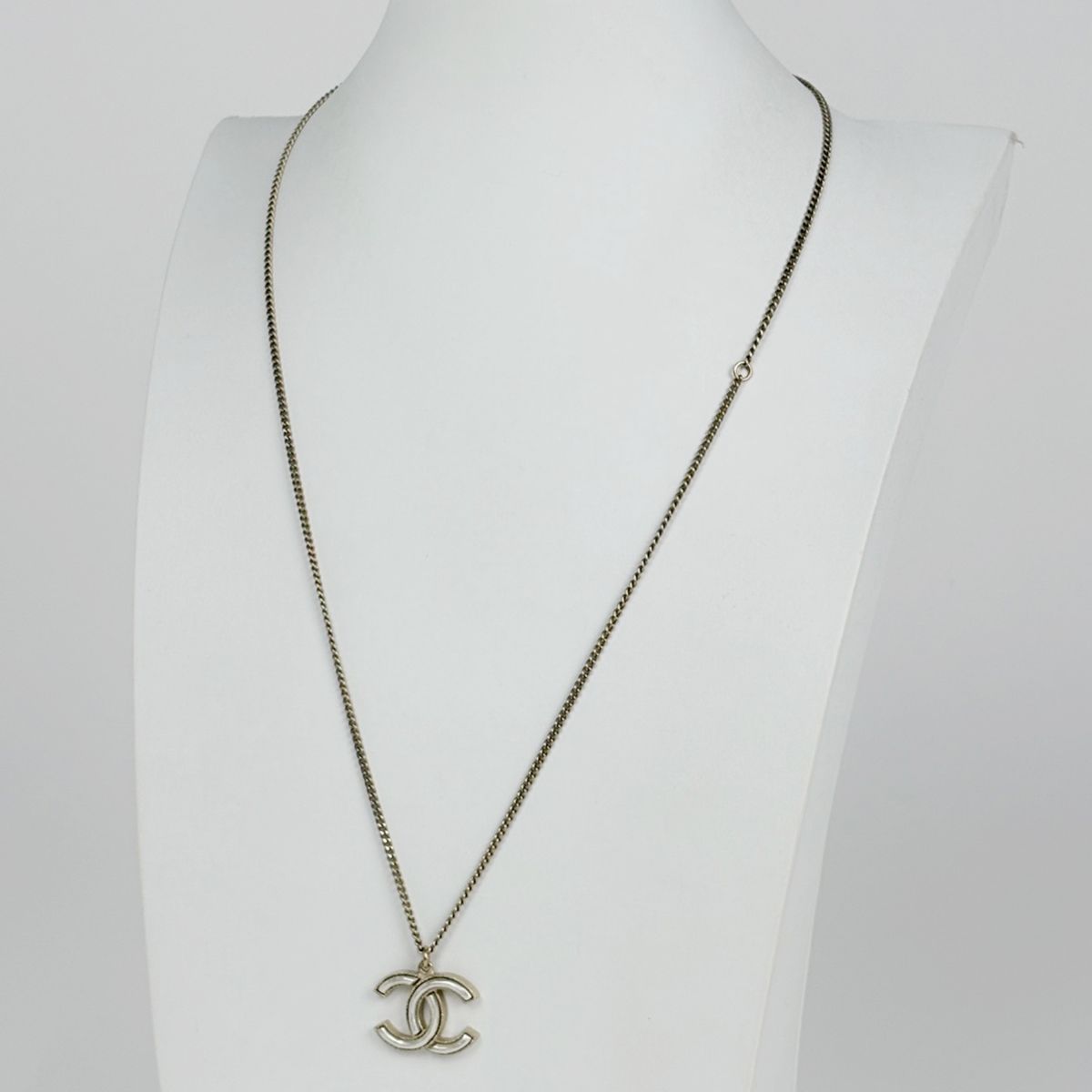 Chanel CC Logo Necklace Gold Plated — view 5