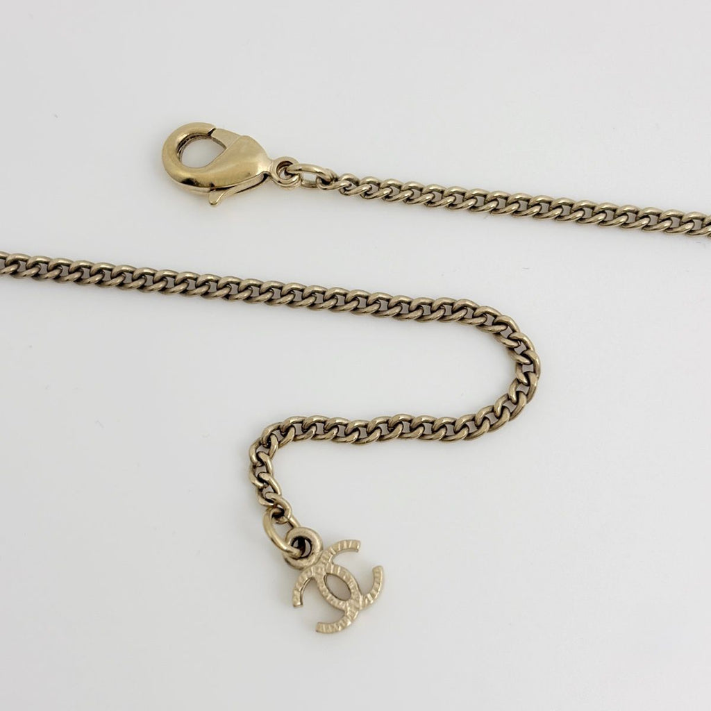 Chanel CC Logo Necklace Gold Plated — view 3