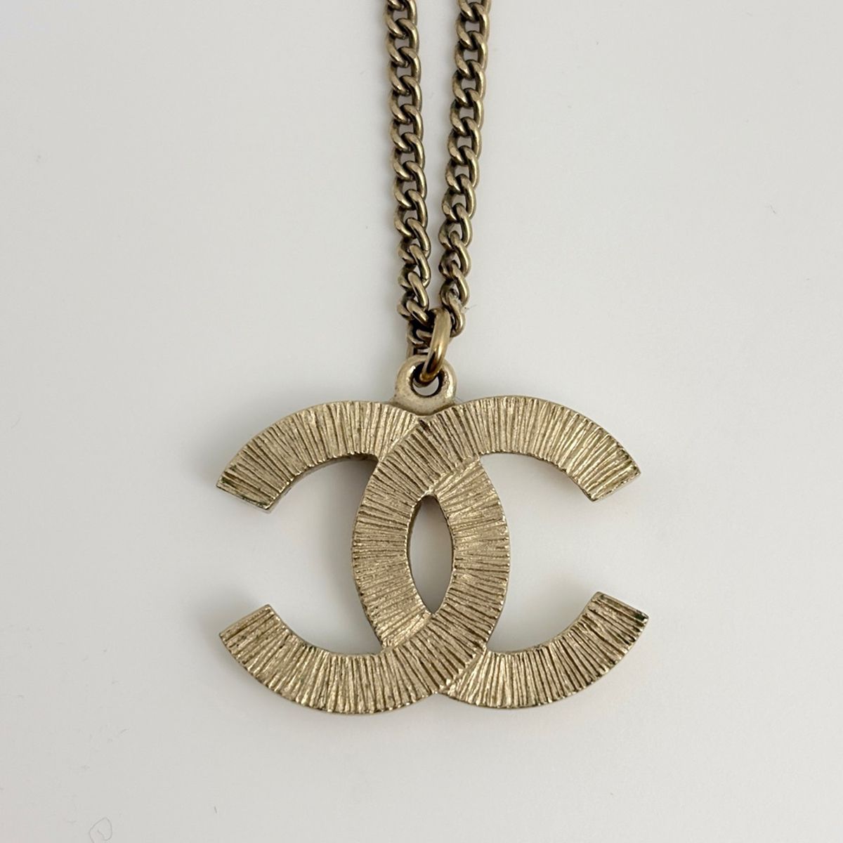 Chanel CC Logo Necklace Gold Plated — view 2