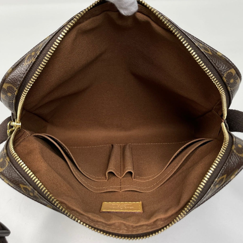 Louis Vuitton Trotteur Boble Shoulder Bag Monogram Brown — view 7