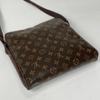 Louis Vuitton Trotteur Boble Shoulder Bag Monogram Brown — view 2