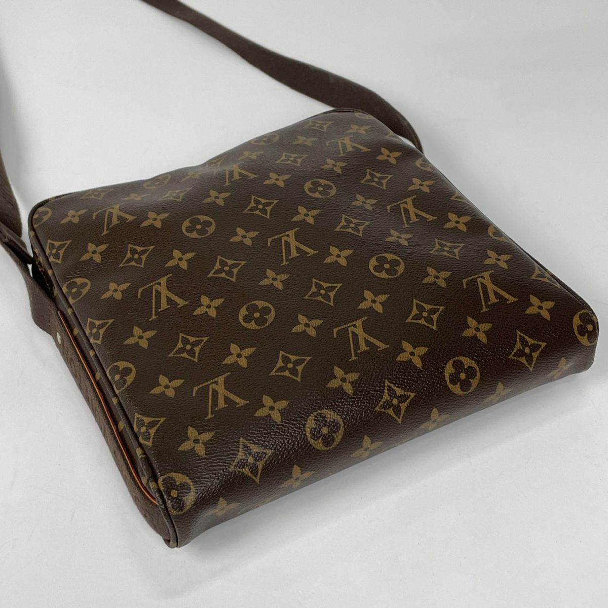 Louis Vuitton Trotteur Boble Shoulder Bag Monogram Brown — view 2