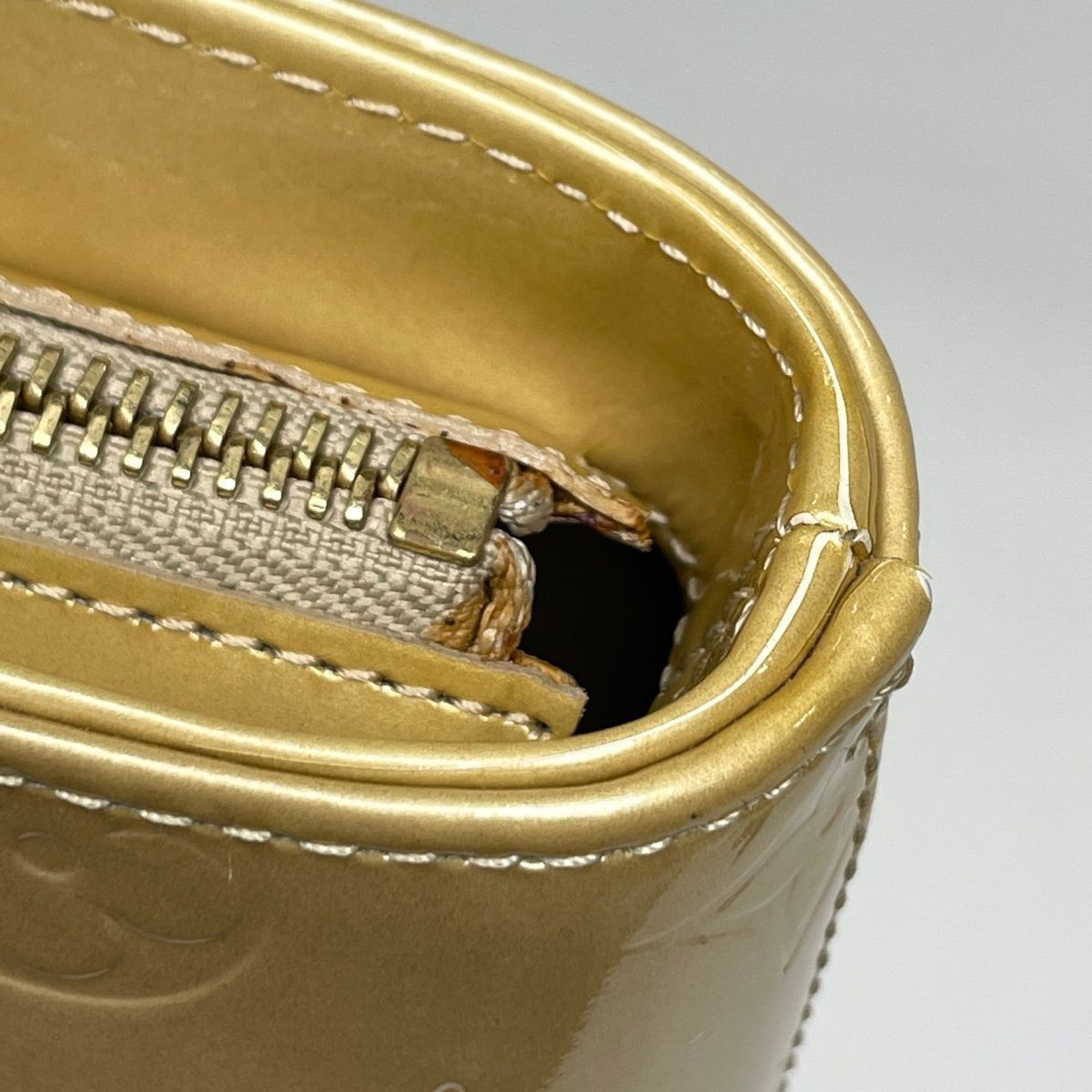 Louis Vuitton Houston Enamel Patent Tote Monogram Vernis Beige — view 6