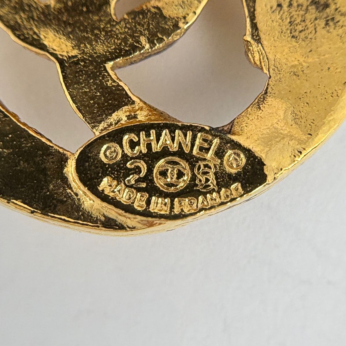 Chanel CC Logo Earrings Gold Plated — view 4