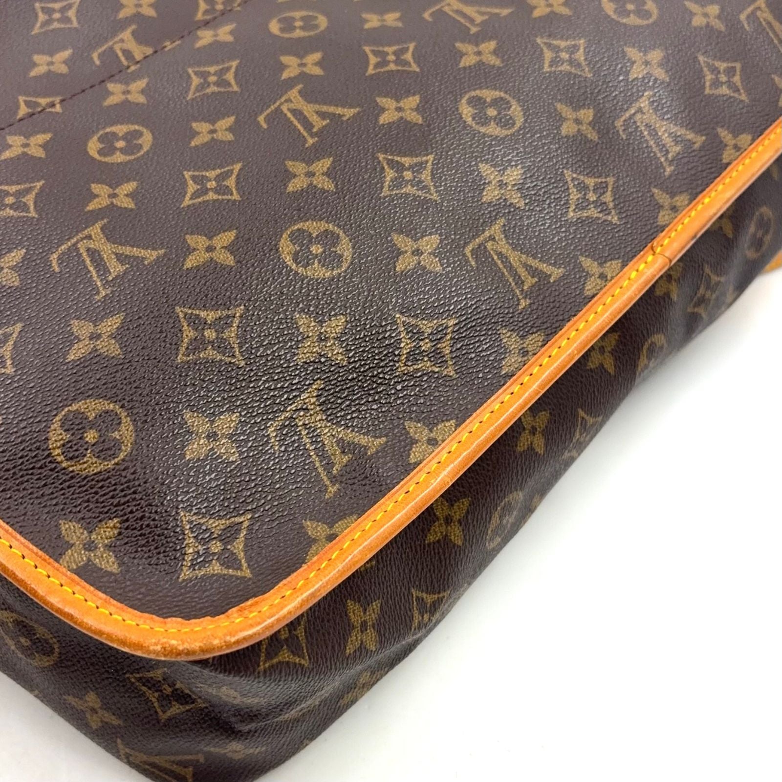 Louis Vuitton GM Monogram Leather Brown Light Shoulder Bag Gold — view 6