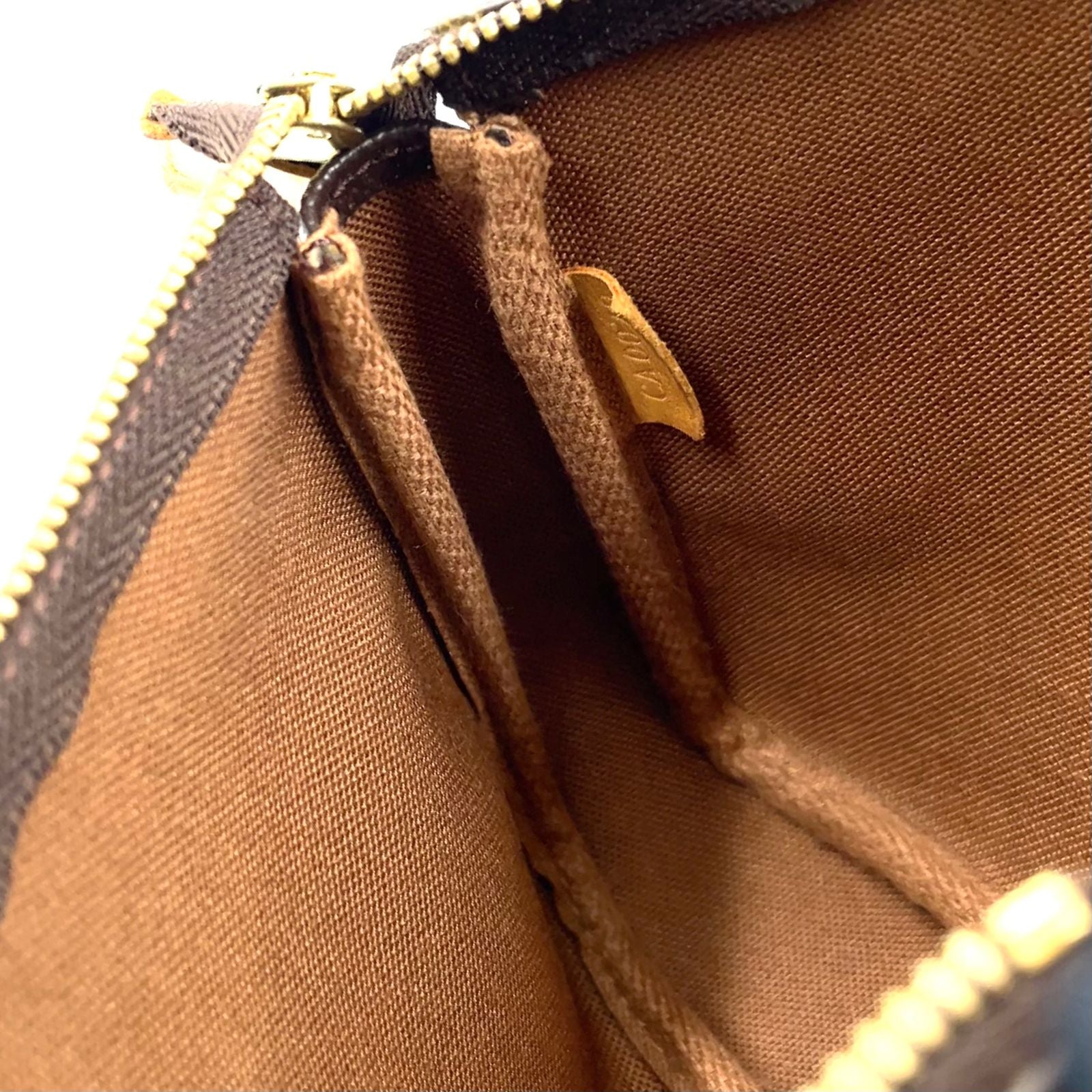 Louis Vuitton Pochette Monogram Leather Brown Light Handbag Gold — view 9