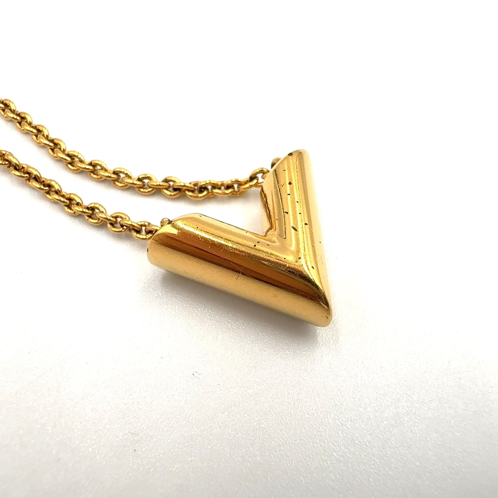 Louis Vuitton Essential Metal Gold Necklace — view 9