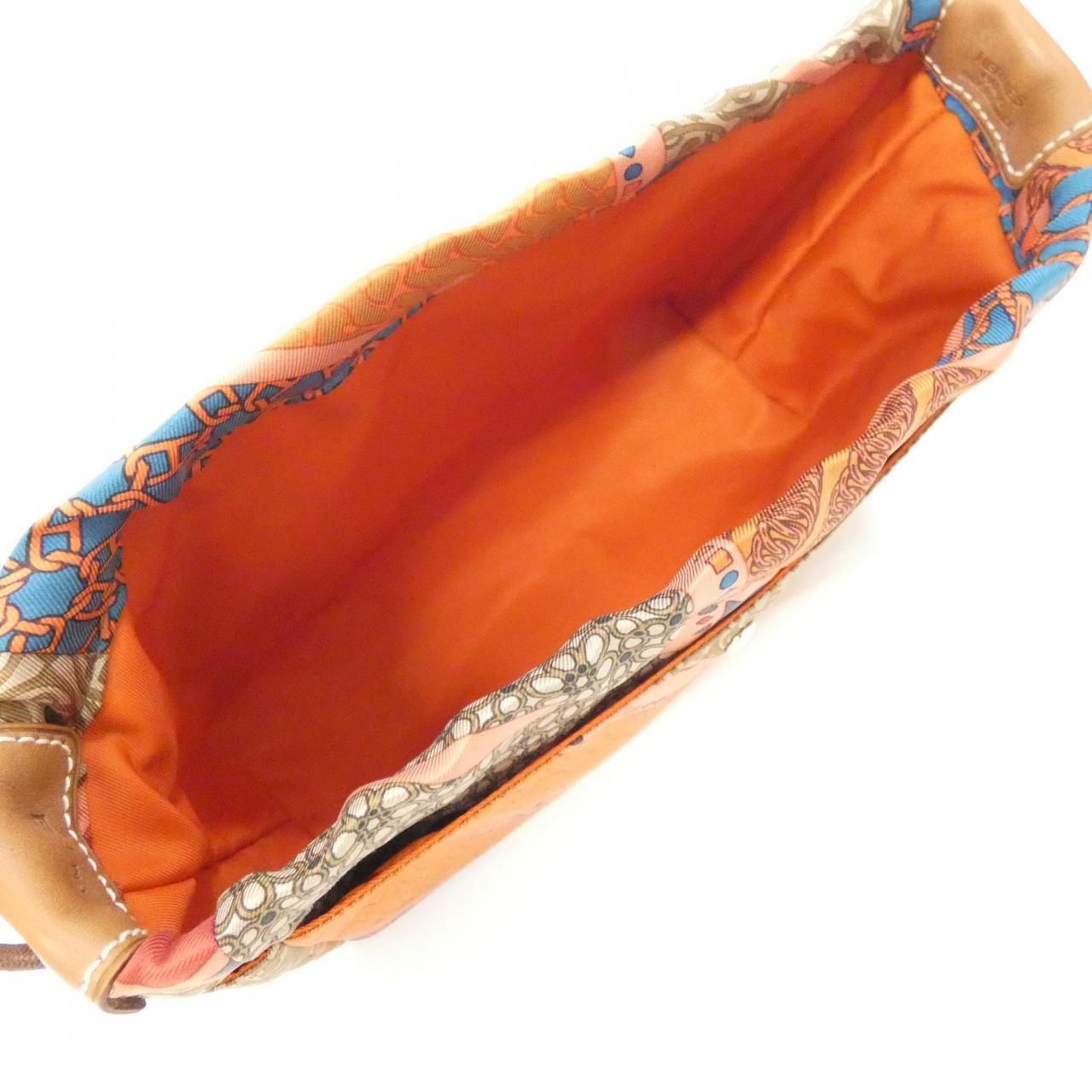 Hermes Carre en Cravate Full Ruby 20 cm Pouch — view 5