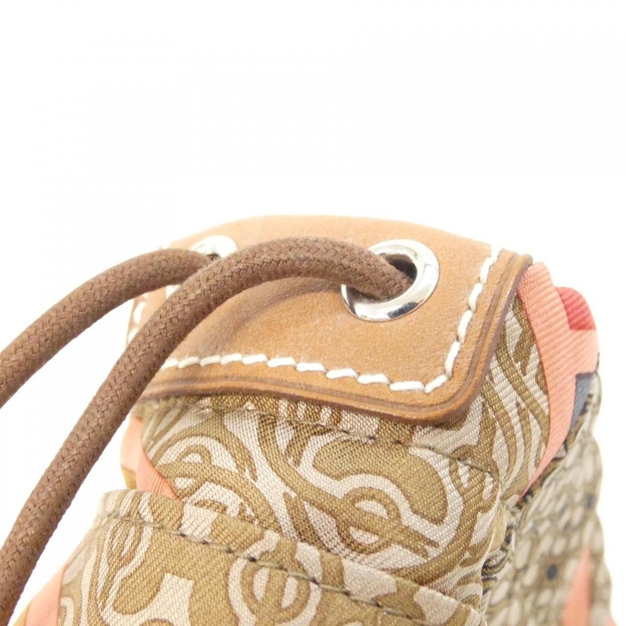 Hermes Carre en Cravate Full Ruby 20 cm Pouch — view 4
