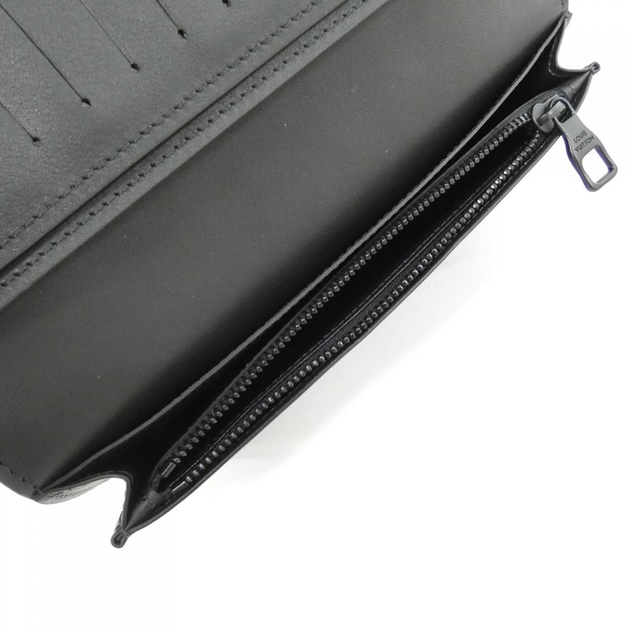 Louis Vuitton Taurillon Monogram Portefeuille Brazza Wallet — view 4