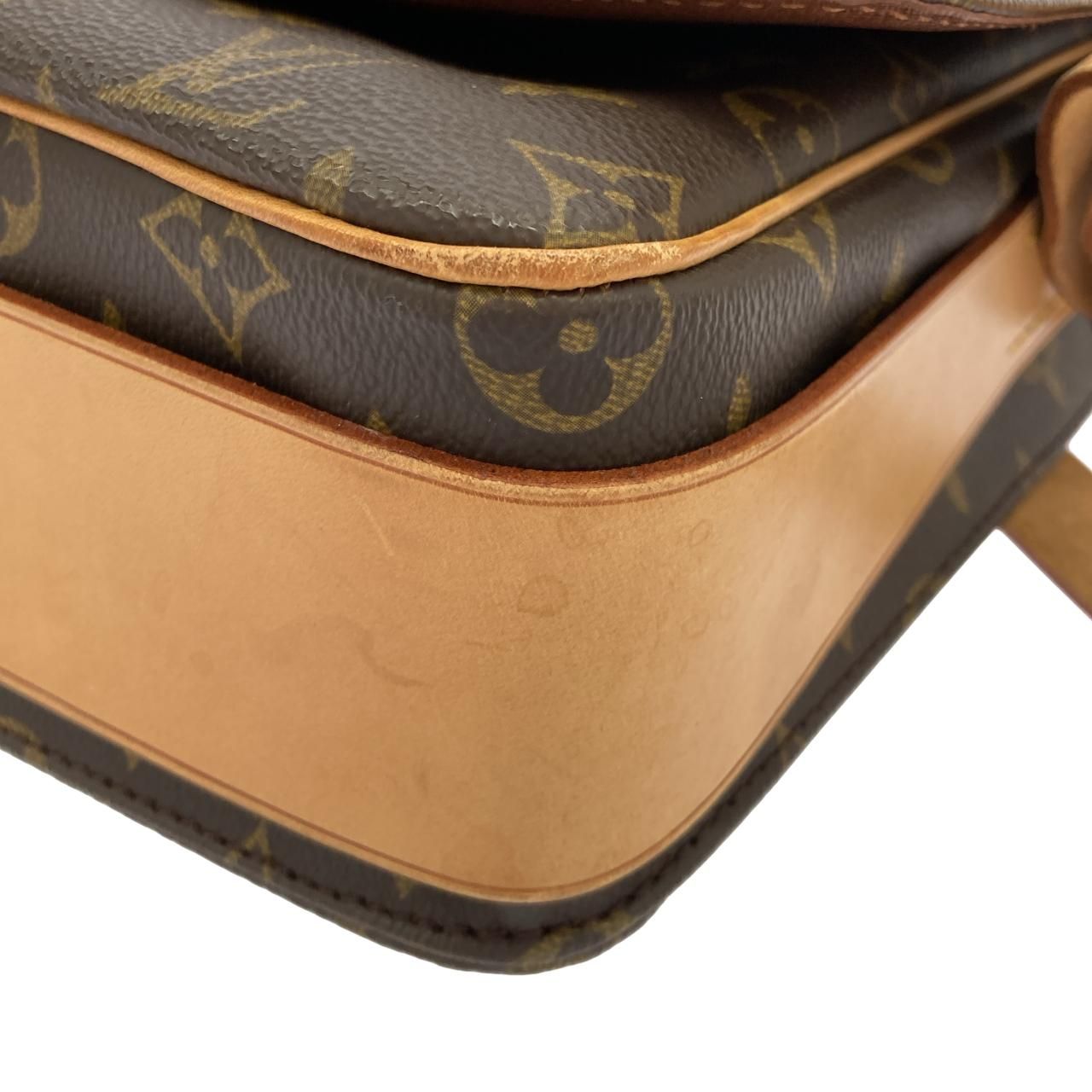 Louis Vuitton Vintage Monogram Carte Cierre 26 cm Shoulder — view 3