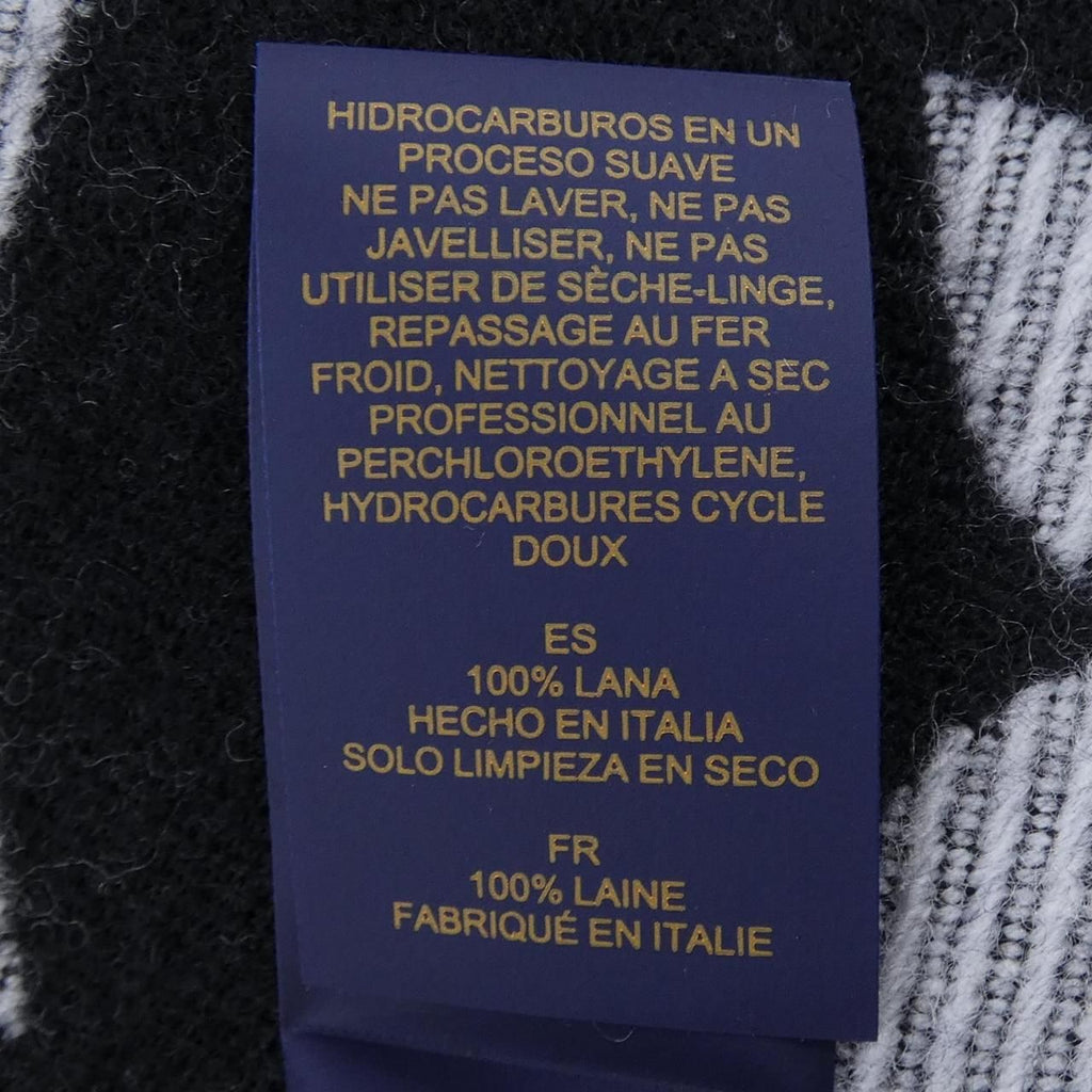 Louis Vuitton LV Essential Scarf — view 3