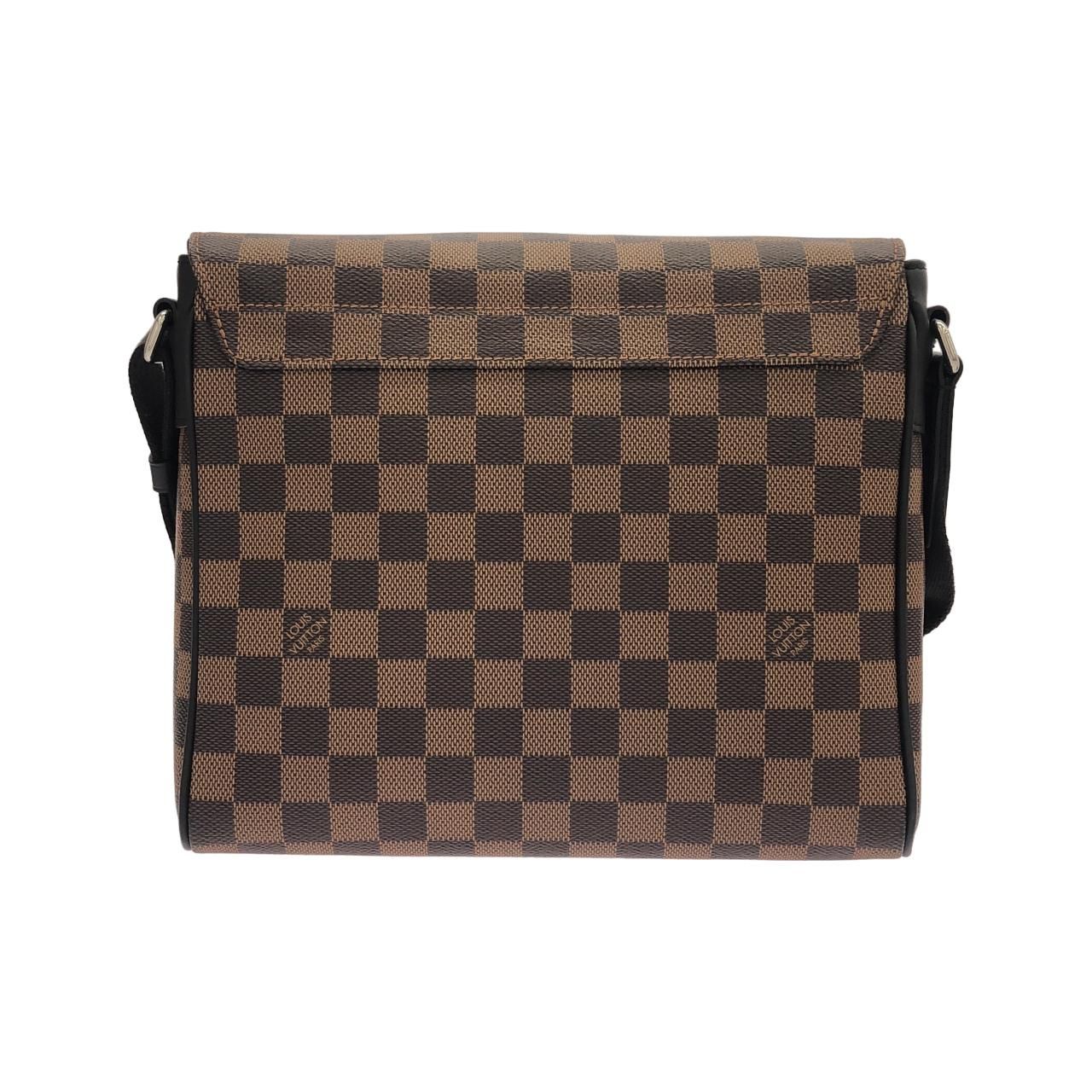 Louis Vuitton Vintage Damier District PM Shoulder — view 2