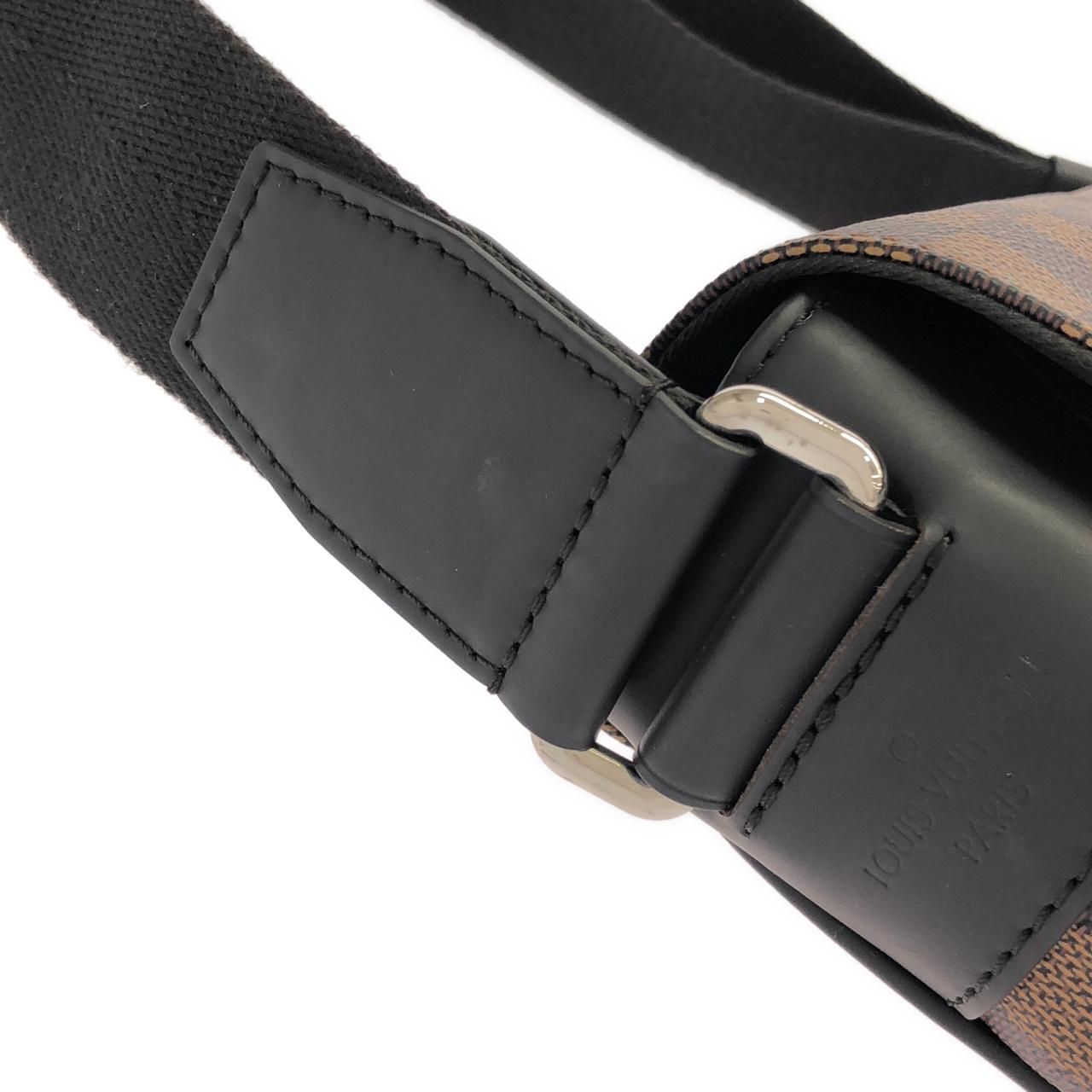 Louis Vuitton Vintage Damier District PM Shoulder — view 5
