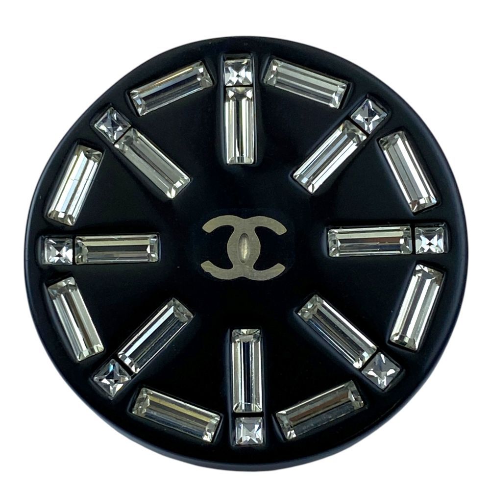 Chanel CC Logo Round Brooch 07c Rhinestone Black Silver High Quality Presence