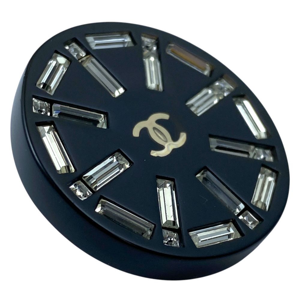 Chanel CC Logo Round Brooch 07c Rhinestone Black Silver High Quality Presence — view 3