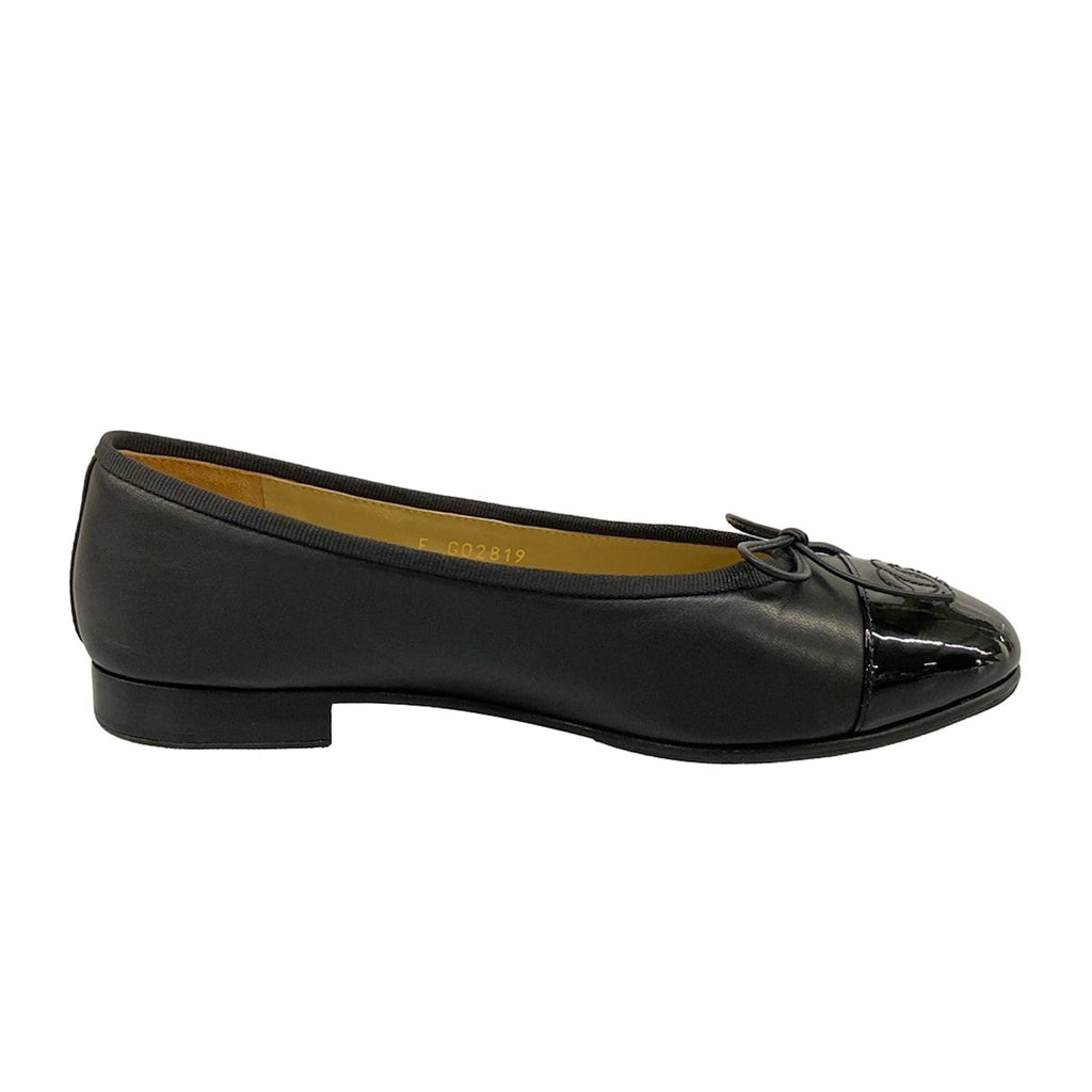Chanel Flat Shoes 37.5 C Black CC Logo Ribbon Leather Lambskin — view 2