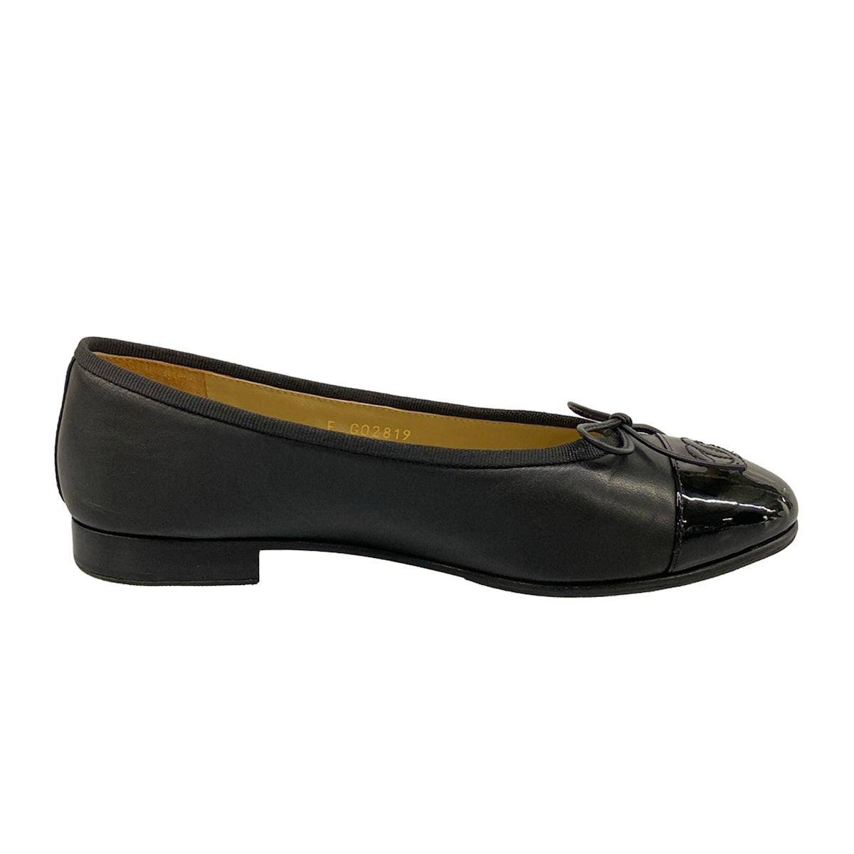 Chanel Flat Shoes 37.5 C Black CC Logo Ribbon Leather Lambskin — view 2