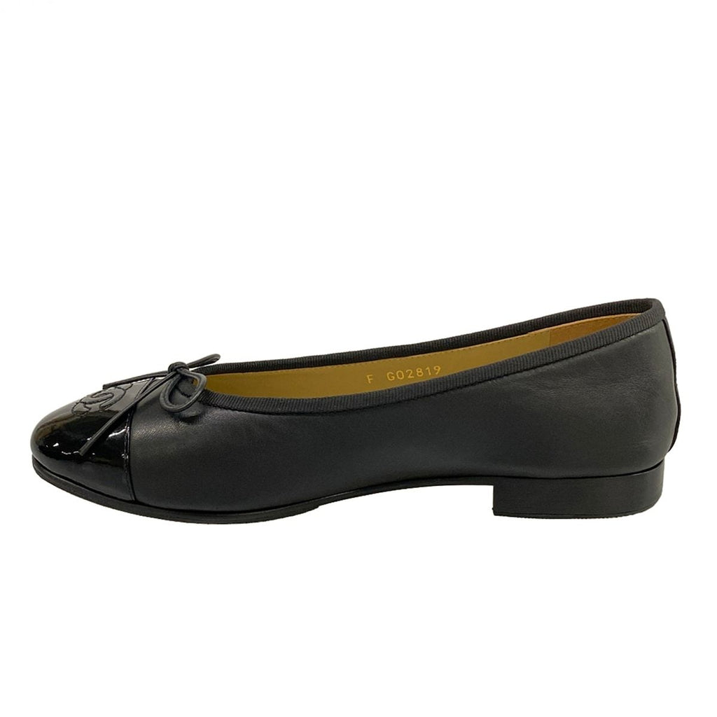 Chanel Flat Shoes 37.5 C Black CC Logo Ribbon Leather Lambskin — view 3