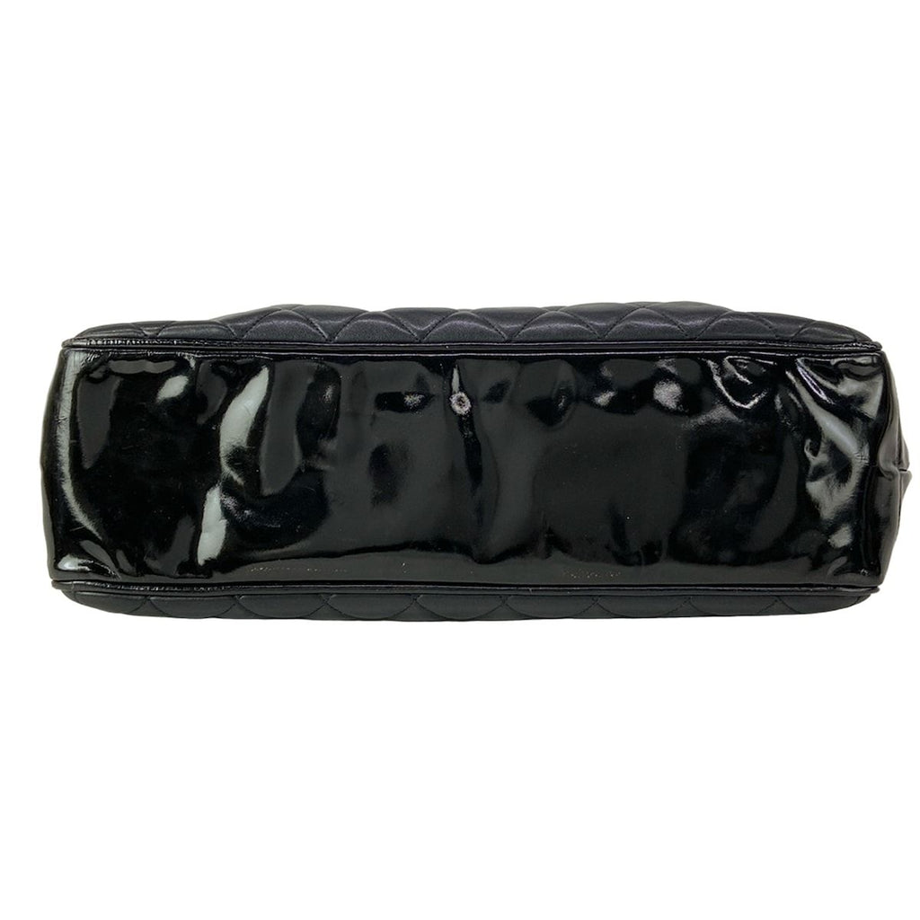 Chanel Tote Quilted Black Chain Shoulder Gold Leather Lambskin — view 5