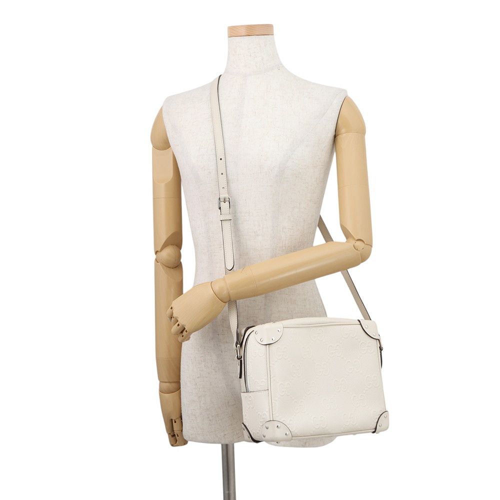 Gucci Shoulder Bag GG Embossed Leather White — view 4