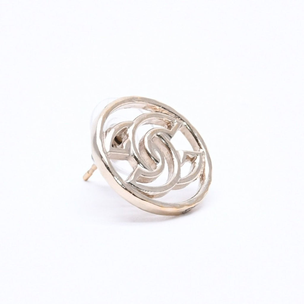 Chanel CC Logo Earrings 17 Metal Gold — view 2