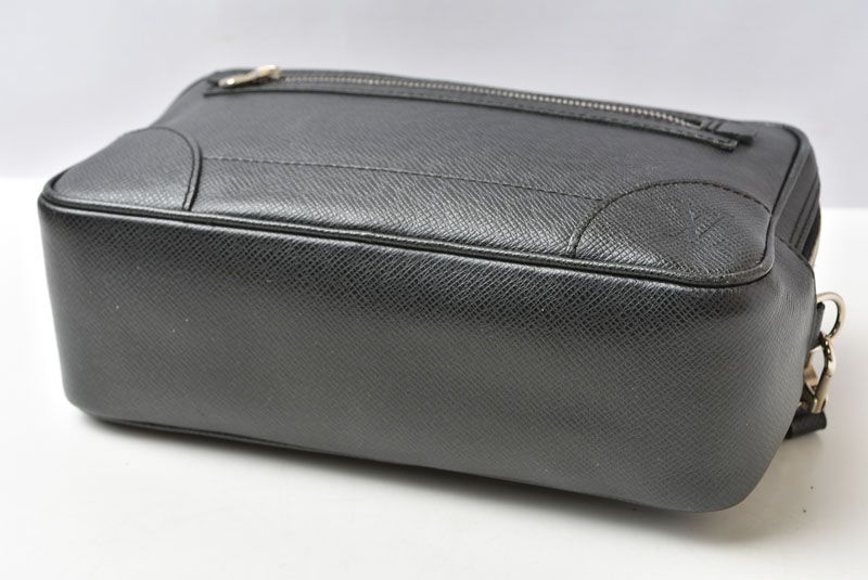 Louis Vuitton Clutch Taiga Pavel Ardoise Black — view 7