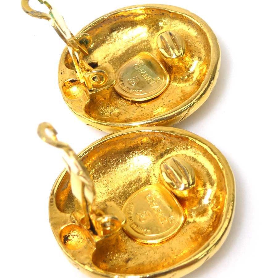 Chanel Earrings Logo Gold — view 8